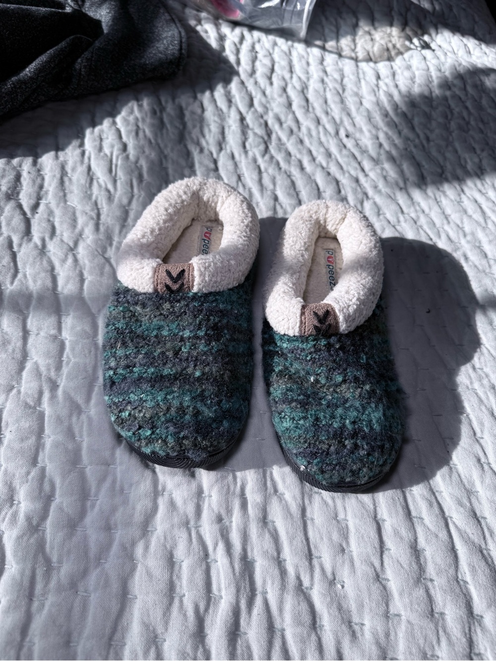 PupEez Cozy Plaid Sherpa Slippers Kids Size 13/1 Blue Green House Shoes